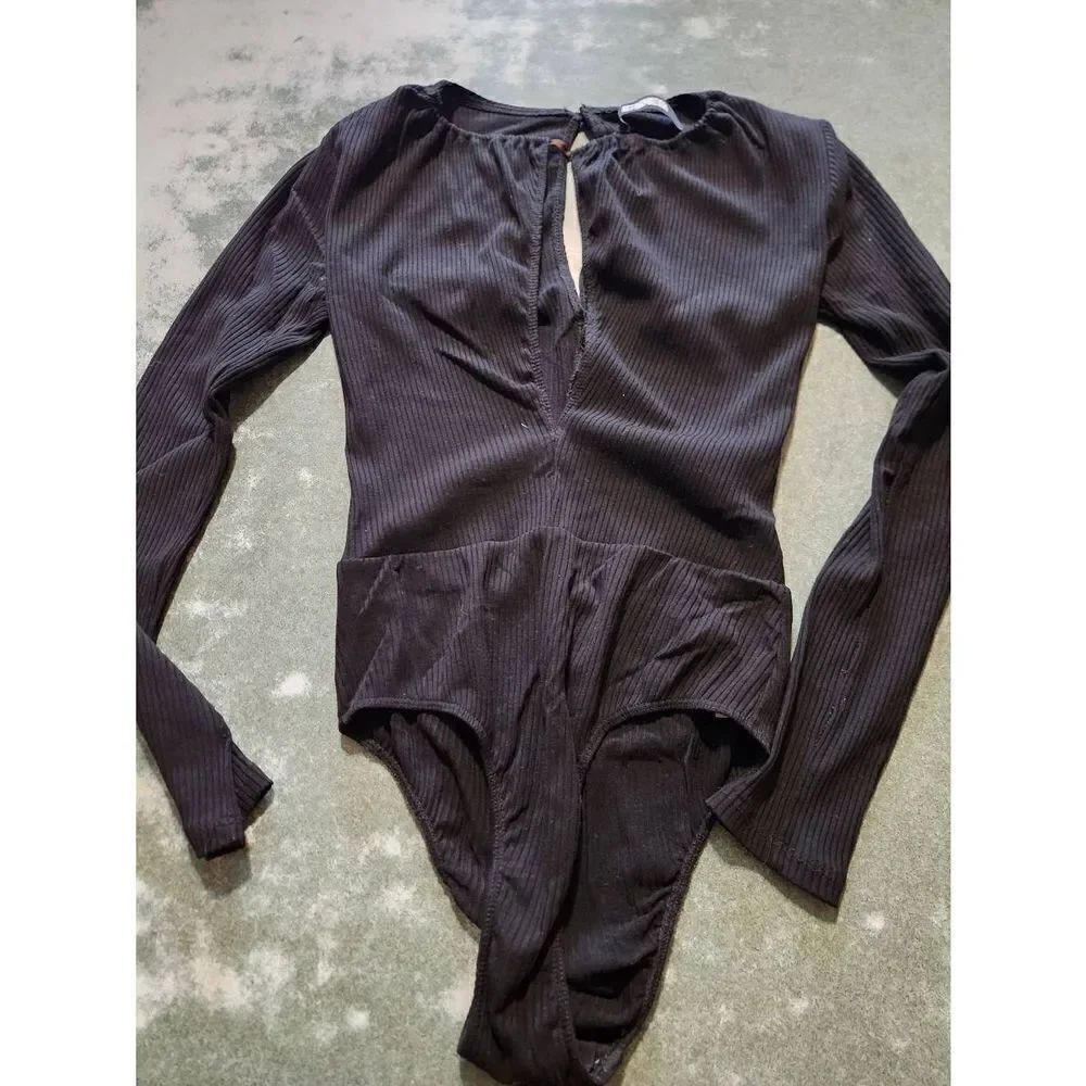 Reformation black ribbed v neck peek a boo bodysuit sz XS